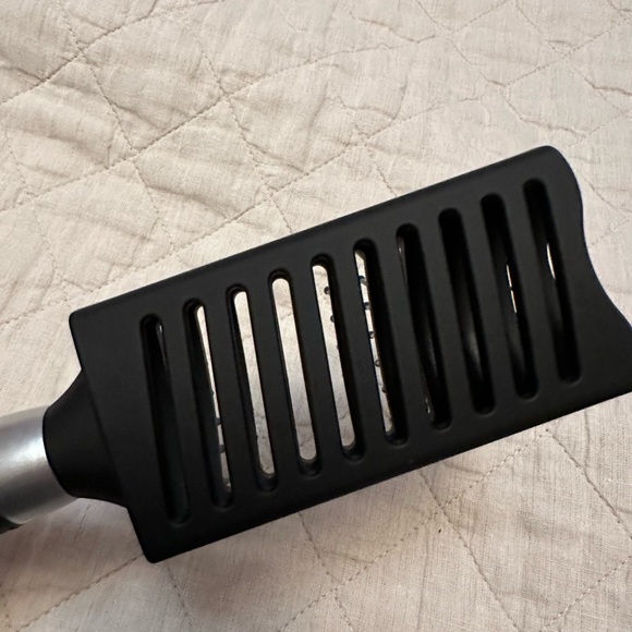 Quo High Performance Vent Brush - Titanium Collection - Hair Brush - Comb - Picture 4 of 6